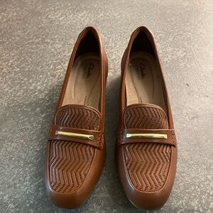 Clarks Women's Tan Loafers with Gold Accent